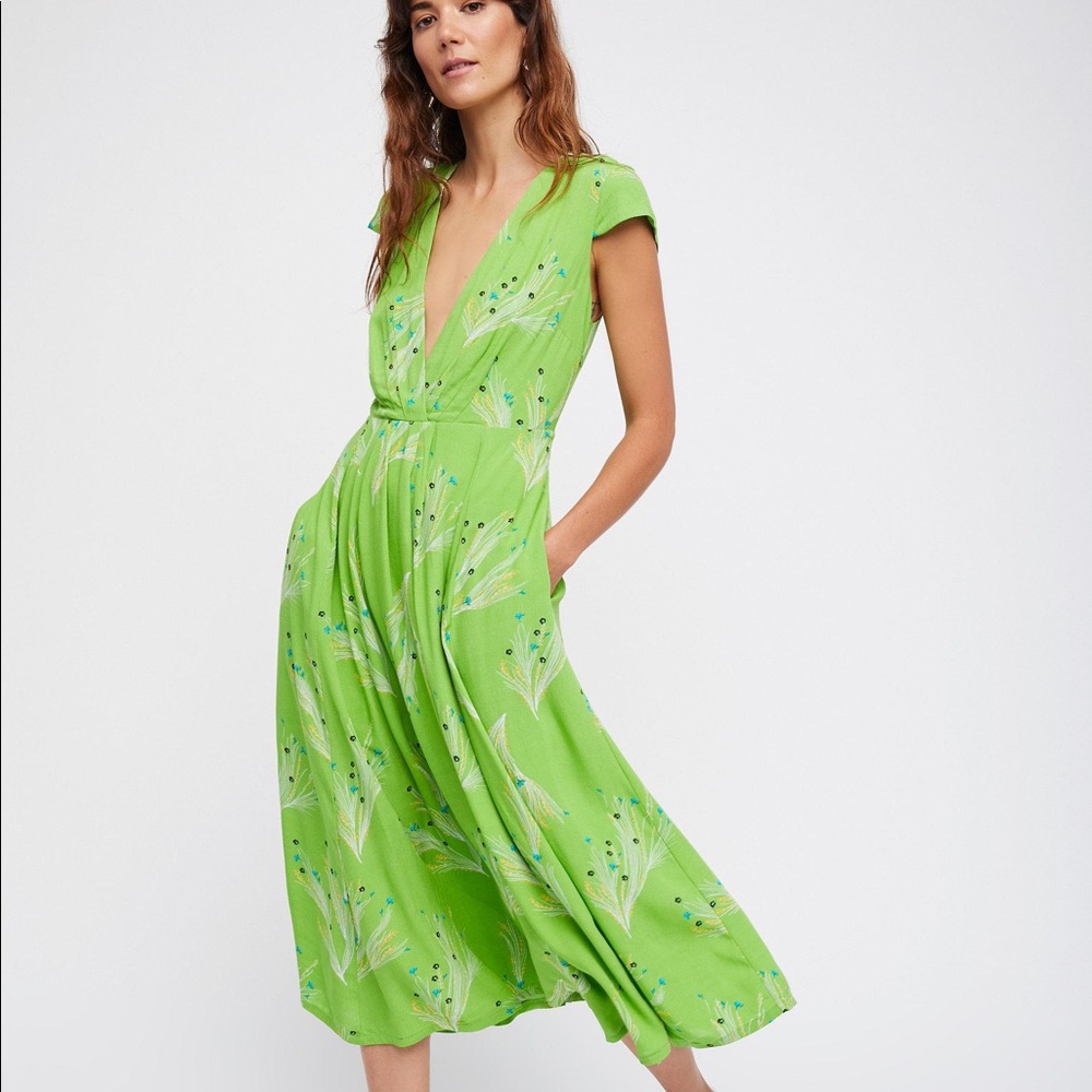 ❤️ Host Pick ❤️ Free People Retro Floral Print Green Faux Wrap Pocket dress
